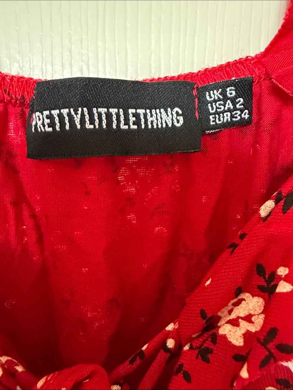 PrettyLittleThing Red Floral Ruffle Curtain Panel - Picture 3 of 3